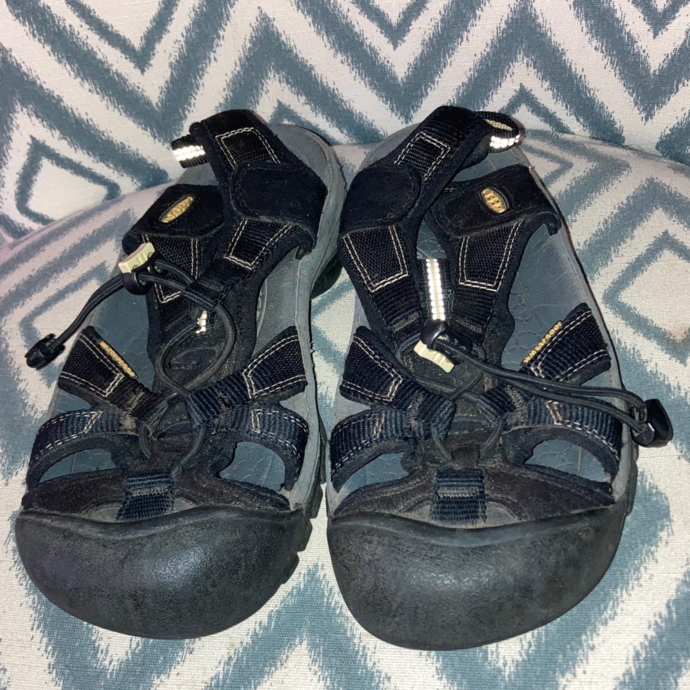 Keen Black and Gray Outdoor Sandals 8 🌸